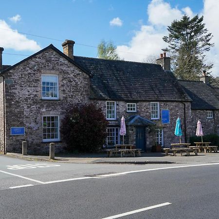 The Bluebell Country Inn, Crickhowell Bagian luar foto