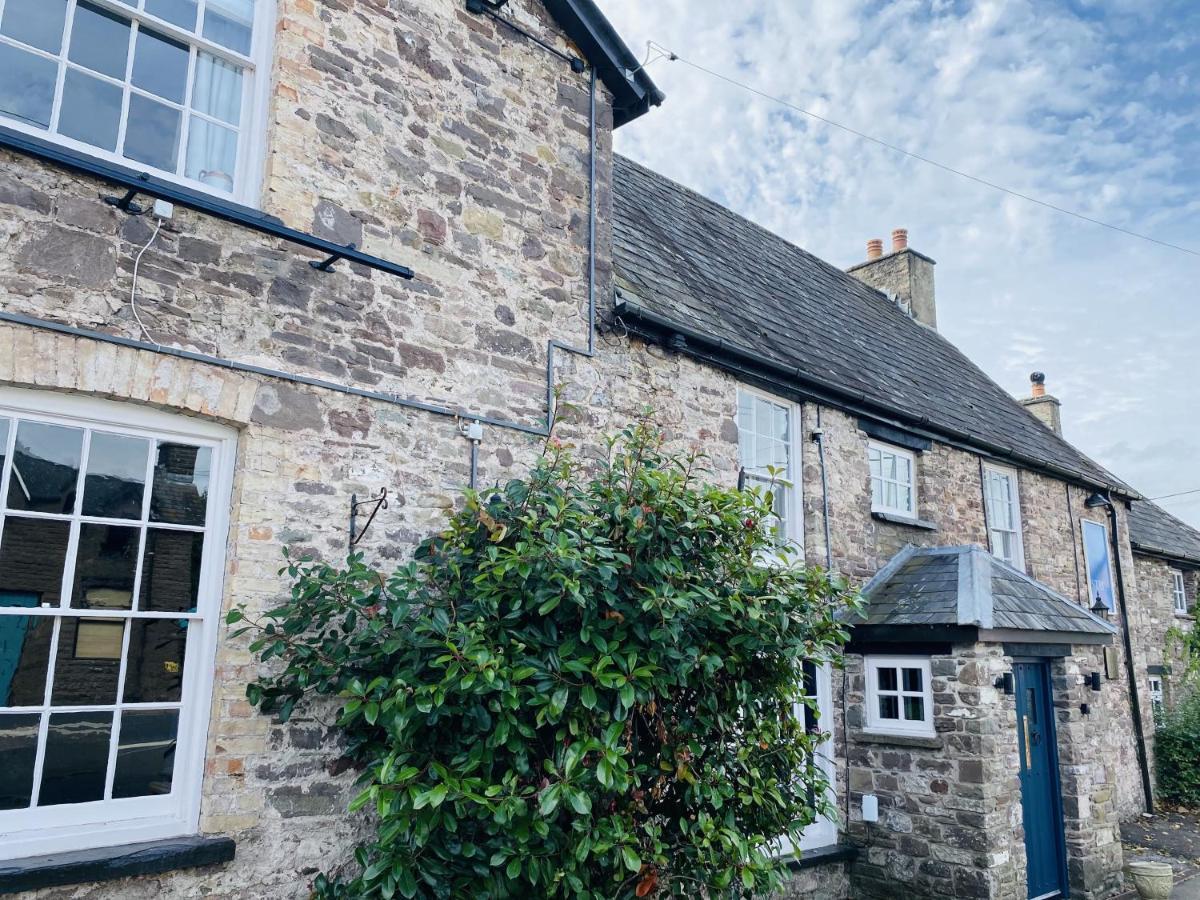 The Bluebell Country Inn, Crickhowell Bagian luar foto