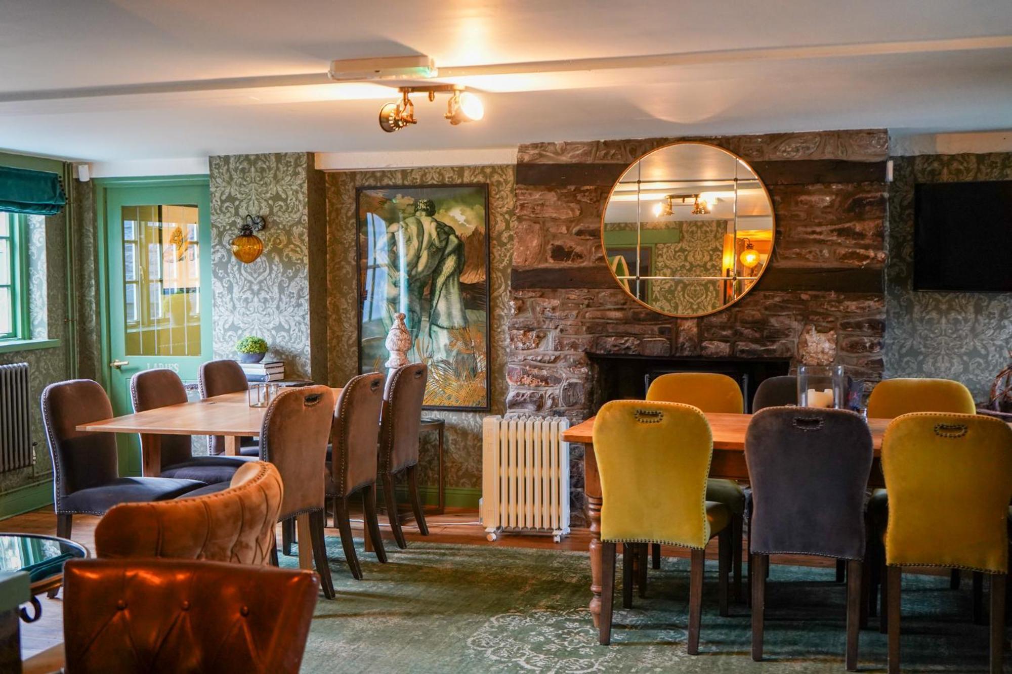 The Bluebell Country Inn, Crickhowell Bagian luar foto